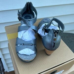 Bussola pewter sandals